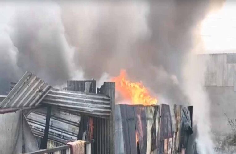 इंदौर में भीषण आग: स्क्रैप गोदाम से उठा धुएं का गुबार, कई किमी दूर तक दिखा असर