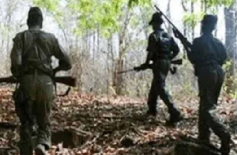महासमुंद में माओवाद को बड़ा झटका, 15 नक्सलियों ने किया सरेंडर