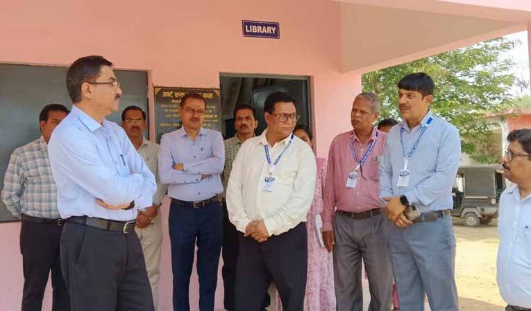 संभागायुक्त  सुनील जैन ने पीएम  स्कूल का किया निरीक्षण