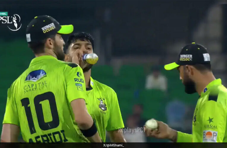 PSL में फखर जमां पर लगा बॉल टेंपरिंग का गंभीर आरोप लाहौर कलंदर्स और कराची किंग्स मैच में मचा बवाल