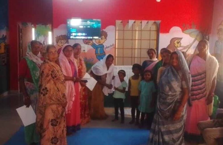 ग्रेजुएशन समारोह एवं विद्यारंभ प्रमाण पत्र किया गया वितरण