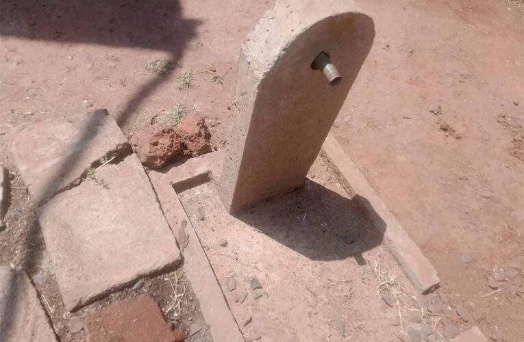 ग्राम मलैकी में नहीं है बिजली पानी की सुविधा शासन प्रशासन मौन।