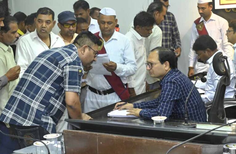 कलेक्टर ने जनदर्शन सुनी आमलोगों की समस्याएं संबंधित अधिकारियों को त्वरित कार्यवाही के निर्देश