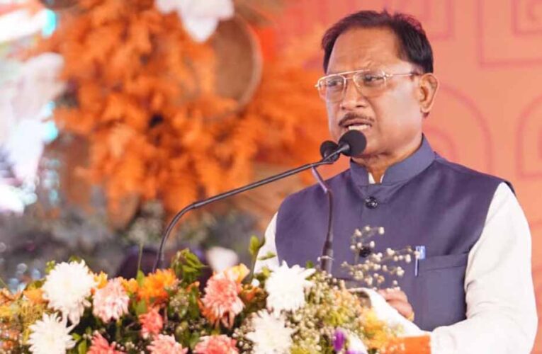 लाल आतंक पर निर्णायक प्रहार: बस्तर में हार्डकोर नक्सली कमांडर पापाराव सहित कुल 18 माओवादियों का आत्मसमर्पण