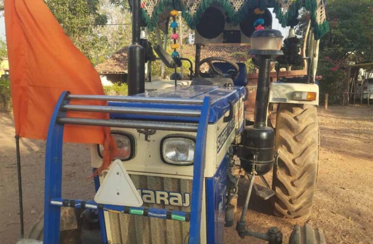 वन तस्करों पर वन विकास निगम की बड़ी कार्रवाई, अवैध लकड़ी से भरा ट्रैक्टर जप्त