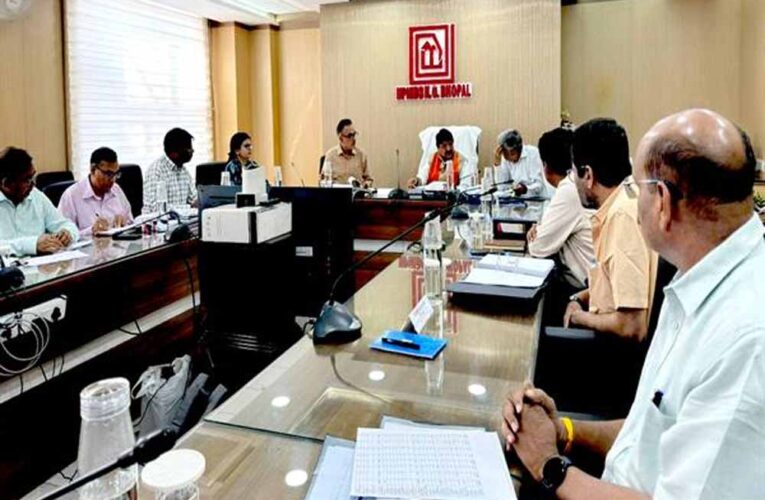 श्रमिकों के लिए बड़ा प्लान: मंत्री विजयवर्गीय बोले— LIG और EWS के बहुमंजिला आवास बनाएं