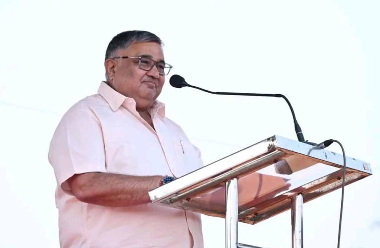 कैबिनेट मंत्री  राजेश अग्रवाल ने चंदखुरी स्थित राज्य पुलिस अकादमी में प्रशिक्षण प्राप्त कर रहे युवा पुलिस अधिकारियों से की मुलाकात