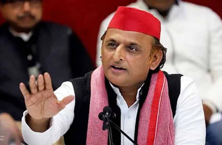 रोहित पांडेय और पूर्व DIG समेत कई नेता सपा में शामिल, अखिलेश यादव ने BJP पर साधा निशाना