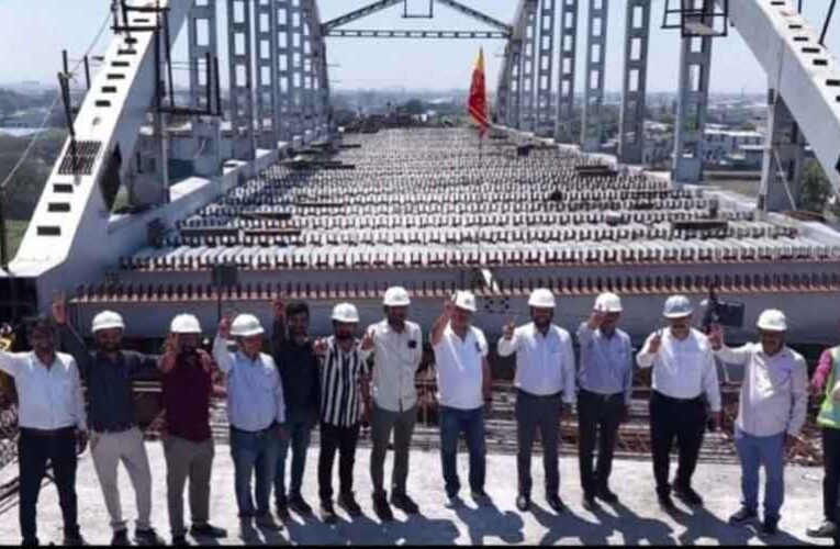 इंदौर में डबल डेकर फ्लाईओवर निर्माण ने पकड़ी रफ्तार, 400 टन ‘बो स्ट्रिंग’ हवा में असेंबल
