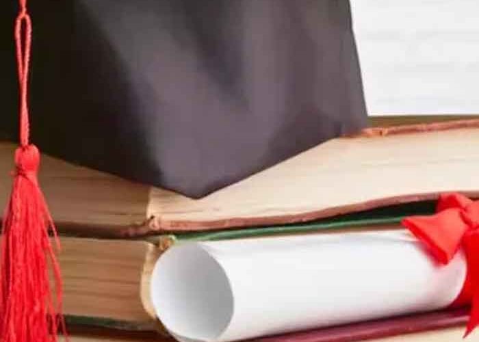 छात्रों पर फीस का बोझ: कॉलेज से डिग्री, टीसी और माइग्रेशन सर्टिफिकेट अब 3 गुना महंगे