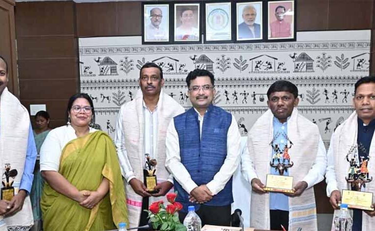 गोवा के मंत्री डॉ. रमेश तावड़कर ने देखी छत्तीसगढ़ की जनजातीय गौरव की झलक