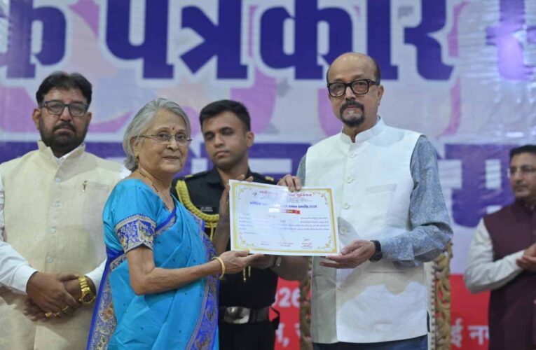 लोकतंत्र का चौथा स्तंभ बने और मजबूत, जनहित सर्वोपरि रखें: राज्यपाल डेका