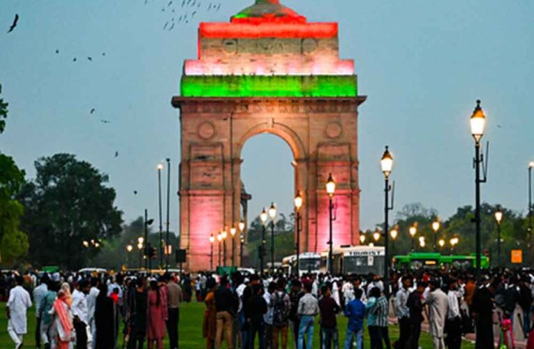 इंडिया गेट-कर्तव्य पथ पर सख्ती बढ़ी, रेड लाइट कैमरों से कटेंगे चालान