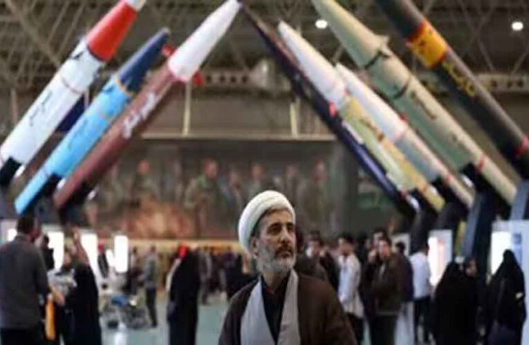 खामेनेई की हालत पर सस्पेंस के बीच IRGC पर उठे सवाल, ईरानी मंत्री बोले- हमलों पर सरकार का कंट्रोल नहीं