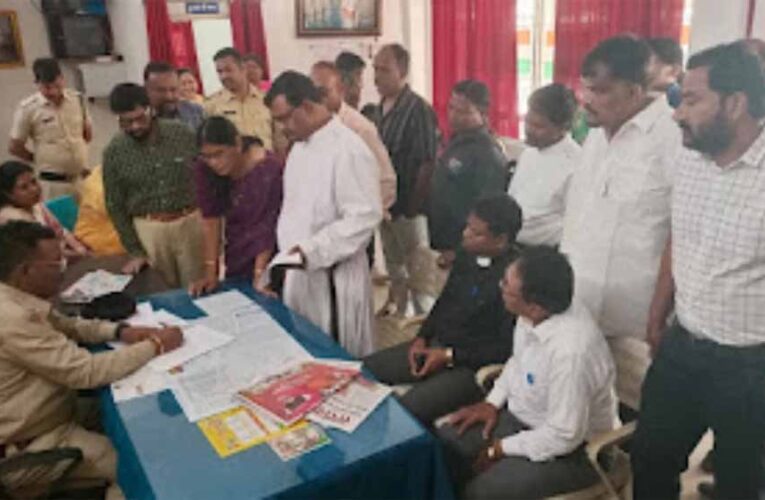 चर्च में रविवार की प्रार्थना के दौरान हंगामा, महिला दिवस कार्यक्रम में घुसा निलंबित प्राचार्य; ईसाई समुदाय ने FIR की मांग की