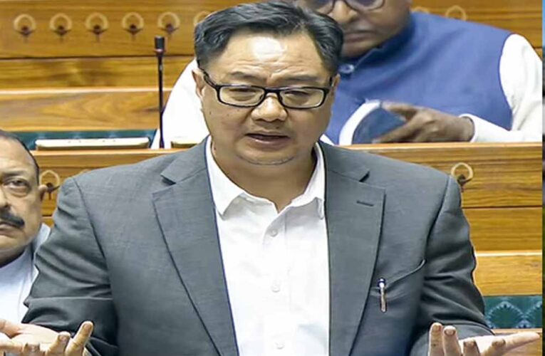लोकसभा में कांग्रेस के हंगामे पर भड़के किरेन रिजिजू, बोले— क्या एक व्यक्ति पूरे देश का महाराजा है?