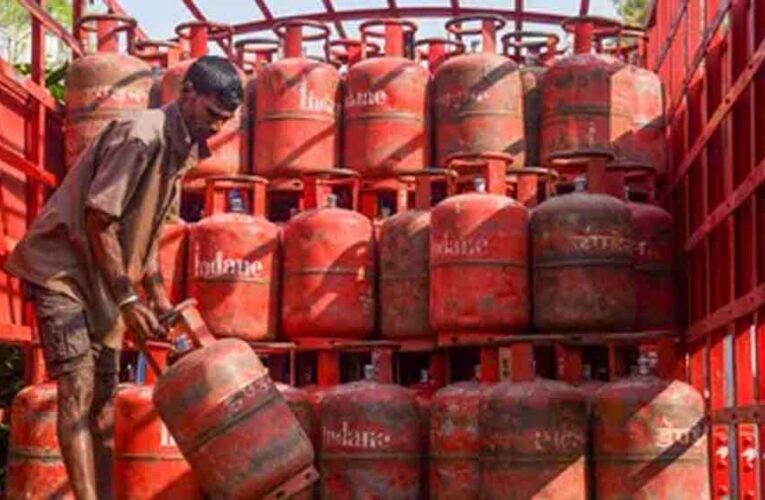होली गिफ्ट: सरकार दे रही फ्री LPG सिलेंडर, करोड़ों परिवारों को बड़ी राहत