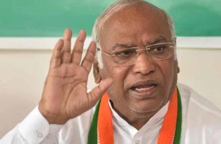 LPG सिलेंडर महंगा होने पर कांग्रेस का हमला, खड़गे बोले— तेल-गैस उपलब्ध कराने में सरकार लाचार