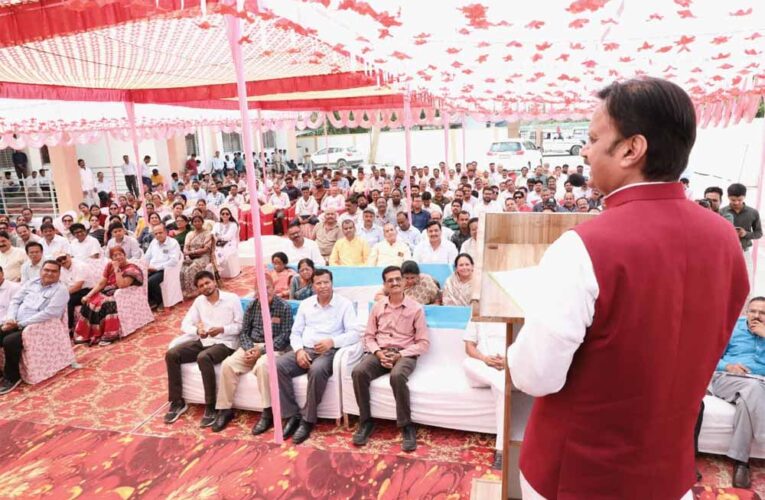 अधोसंरचना विकास के साथ शिक्षा में गुणात्मक विकास आवश्यक – उप मुख्यमंत्री शुक्ल