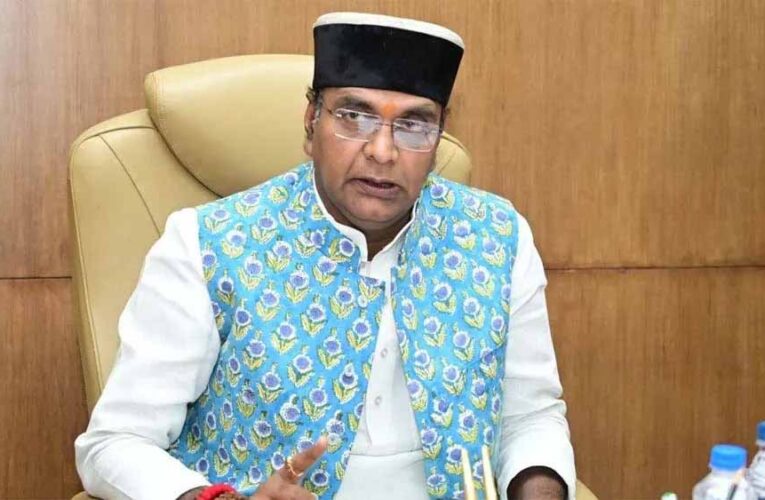 भाईदूज/यम द्वितीया के अवसर पर भगवान  चित्रगुप्त मंदिर में विशेष पूजन मंत्री  सारंग ने मंदिर में किया पूजन-अर्चन