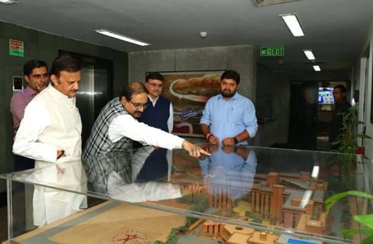 उप मुख्यमंत्री शुक्ल ने इंडियन हैबिटैट सेंटर का किया अवलोकन