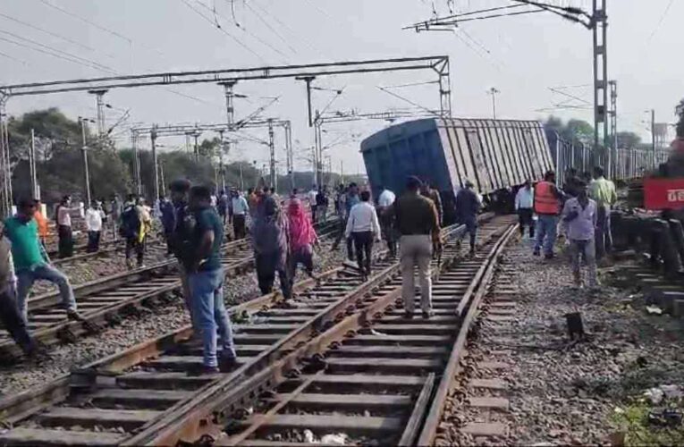 MP में बड़ा रेल हादसा: मालगाड़ी के 5 डिब्बे पटरी से उतरे, बिलासपुर-कटनी सेक्शन पर रेल यातायात प्रभावित
