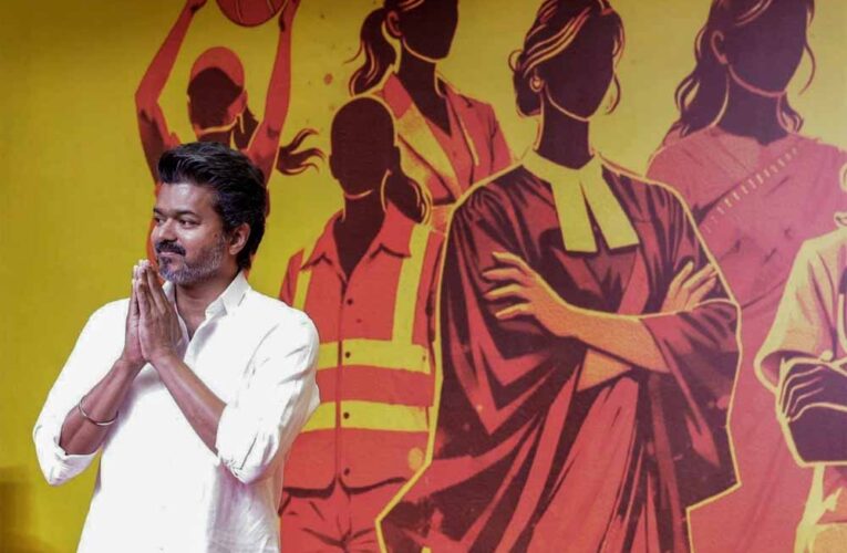 तमिलनाडु चुनाव: TVK चीफ विजय का बड़ा वादा – हर महीने 2500 रुपये और 8 ग्राम सोना