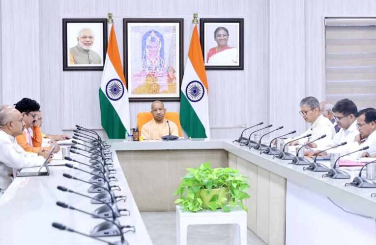 मुख्यमंत्री योगी ने की मेट्रो परियोजनाओं की समीक्षा , समयबद्ध और गुणवत्तापूर्ण कार्य के दिए निर्देश