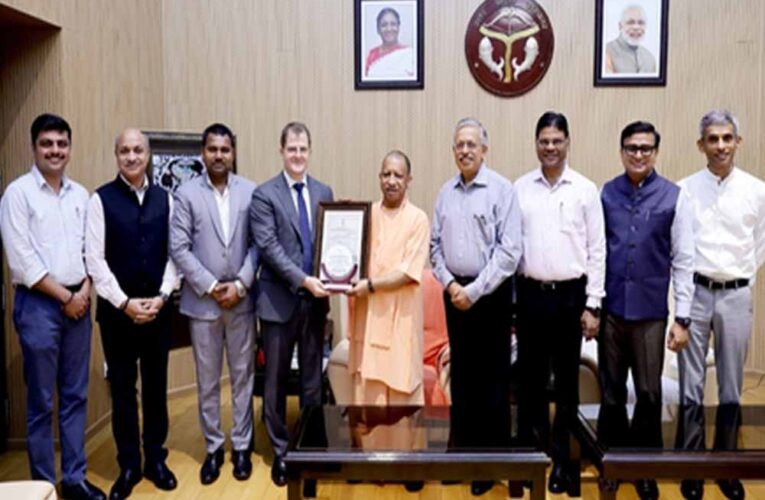 नोएडा इंटरनेशनल एयरपोर्ट को मिला एयरोड्रम लाइसेंस, सीएम योगी को सौंपी गई प्रमाणित प्रति