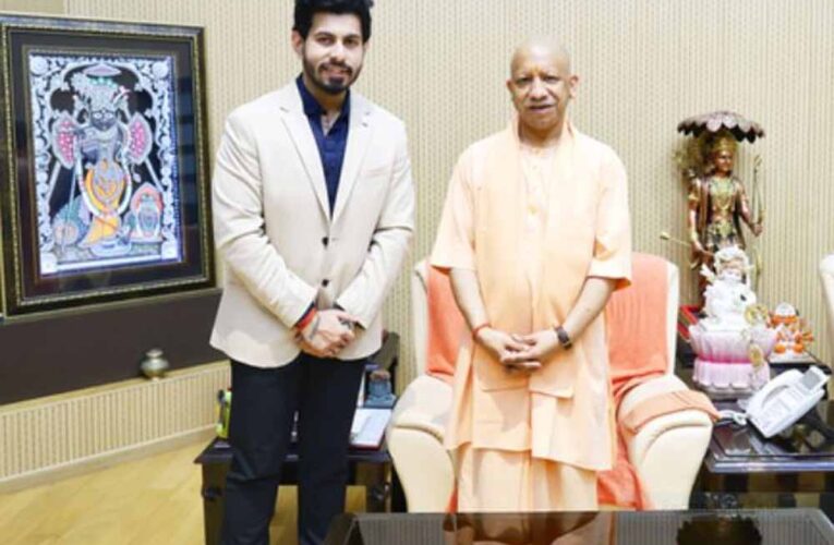 सीएम योगी से मिले नोबेल विजेता कॉन्स्टेंटिन नोवोसेलोव, विज्ञान और नवाचार पर हुई चर्चा