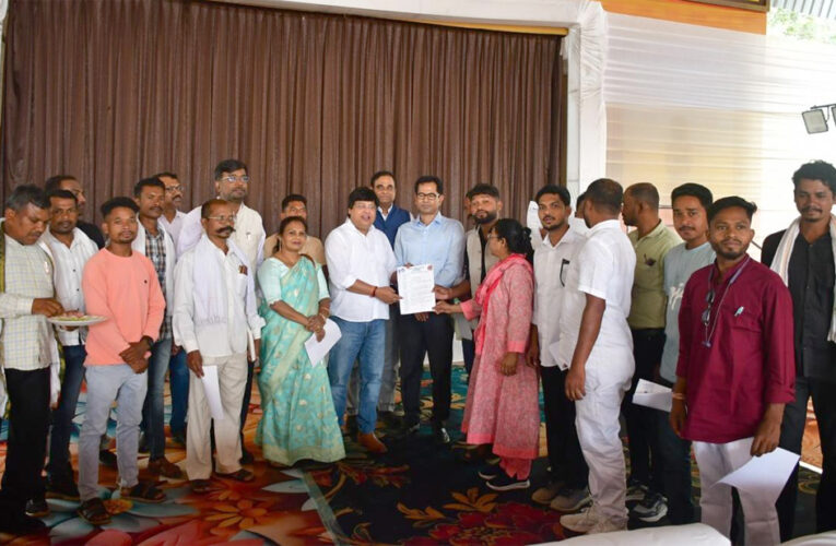 एनएमडीसी के शीर्ष नेतृत्व ने दंतेवाड़ा के पंचायत प्रमुखों से मुलाकात की, जल, बिजली और सड़कों पर कार्रवाई का दिलाया भरोसा