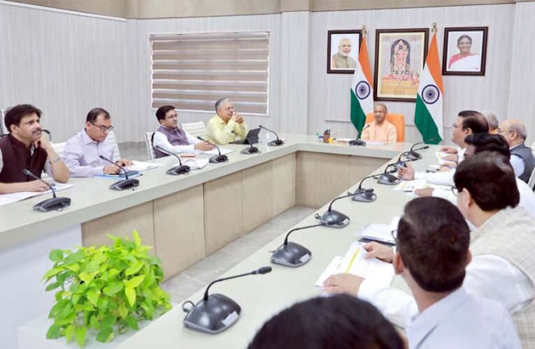 बुनकरों की आय, सम्मान और स्थायित्व सुनिश्चित करना प्राथमिकता: मुख्यमंत्री योगी आदित्यनाथ