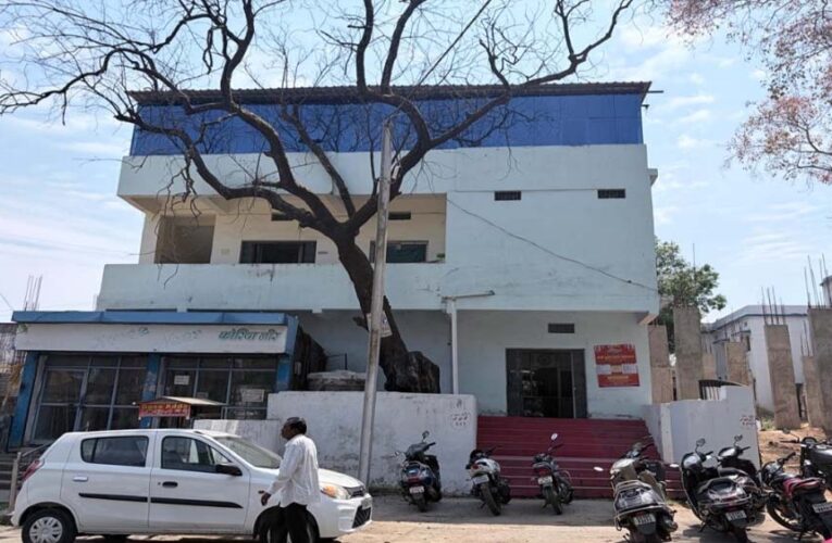 आदेश या मज़ाक? कलेक्टर के फरमान की खुली धज्जियां, सिस्टम पर उठे गंभीर सवाल