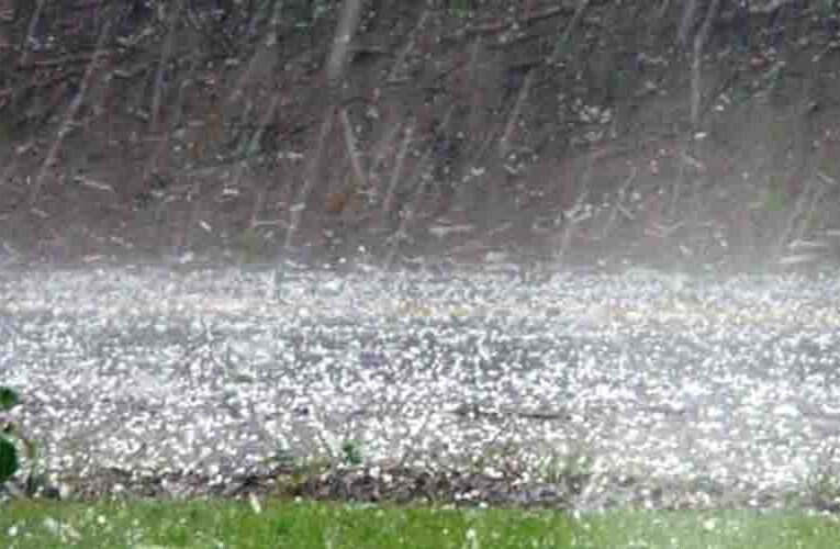 यूपी के 35 जिलों में बारिश और ओले की चेतावनी, 60 किमी की रफ्तार से चलेंगी हवाएं