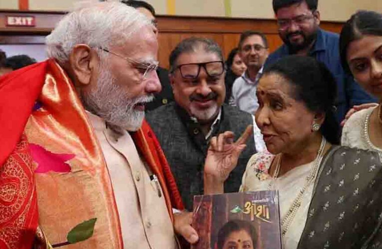 आशा भोसले के निधन की खबरों पर देशभर में शोक, राजनीतिक हस्तियों ने दी श्रद्धांजलि