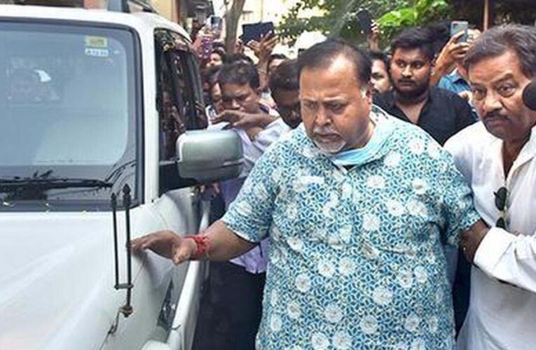 पश्चिम बंगाल के पूर्व मंत्री पार्थ चटर्जी के घर ED की रेड, SSC घोटाले में एक्शन