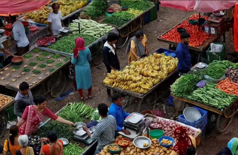 Retail Inflation: महंगाई पर झटका, रिटेल महंगाई में बढ़ोतरी, खाने-पीने की चीजें बनी वजह