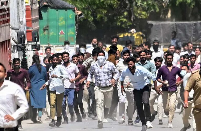 नोएडा प्रोटेस्ट में थे कई ‘उपद्रवी’, कर्मचारी नहीं, अब पब्लिक में लगेंगे पोस्टर