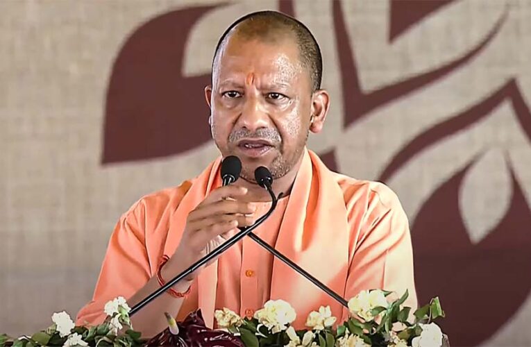 भाजपा सरकार आई तो बंगाल की सड़कों पर माफिया और मौलानाओं के खिलाफ झाड़ू लगाएंगे: सीएम योगी