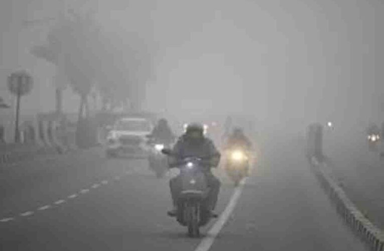 लखनऊ में धूल भरी हवाओं का असर, आंखों में जलन बढ़ी