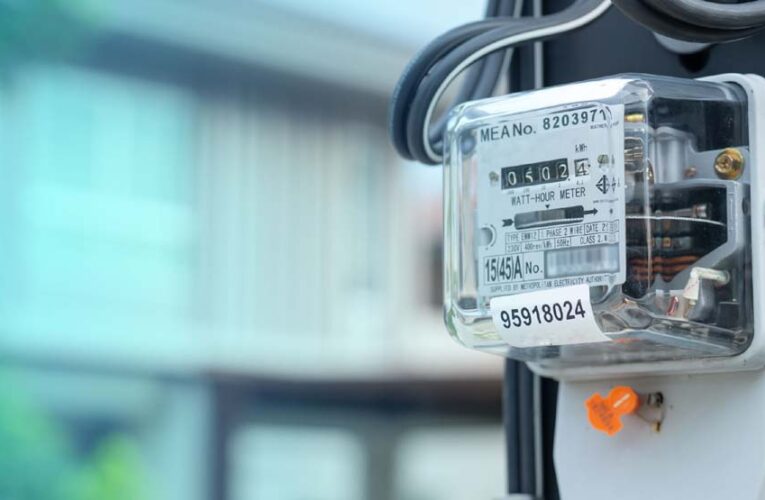 यूपी में स्मार्ट मीटर पर ब्रेक: विरोध के बीच UPPCL ने लिया अहम फैसला, अब टेक्निकल रिपोर्ट का इंतजार