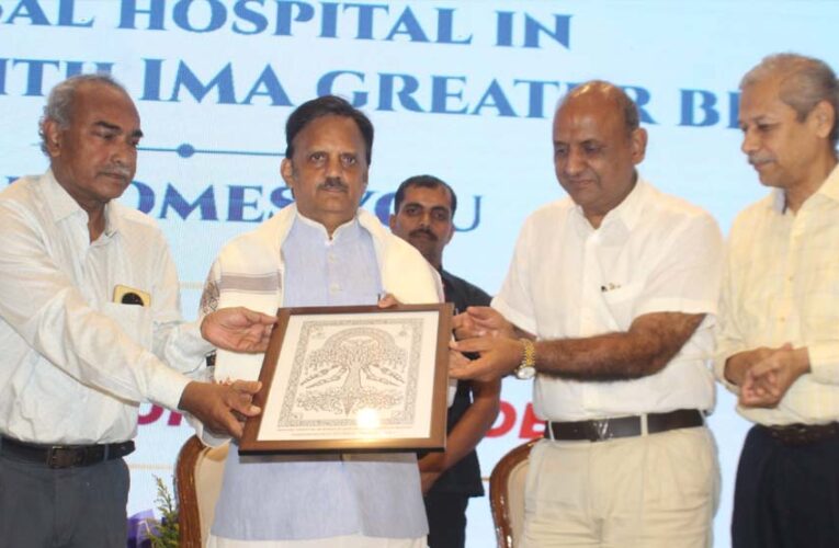 अत्याधुनिक उपकरण स्वास्थ्य सेवाओं को प्रभावी एवं सटीक बनाने में सहायक : उप मुख्यमंत्री शुक्ल