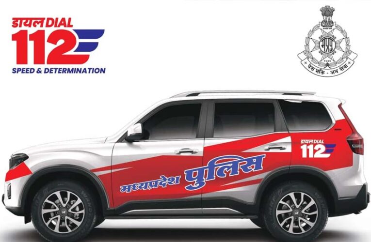 कटनी के डायल-112हीरोज: अनियंत्रित होकर पलटी यात्री बस, घायलों को त्वरित सहायता से पहुँचाया अस्पताल