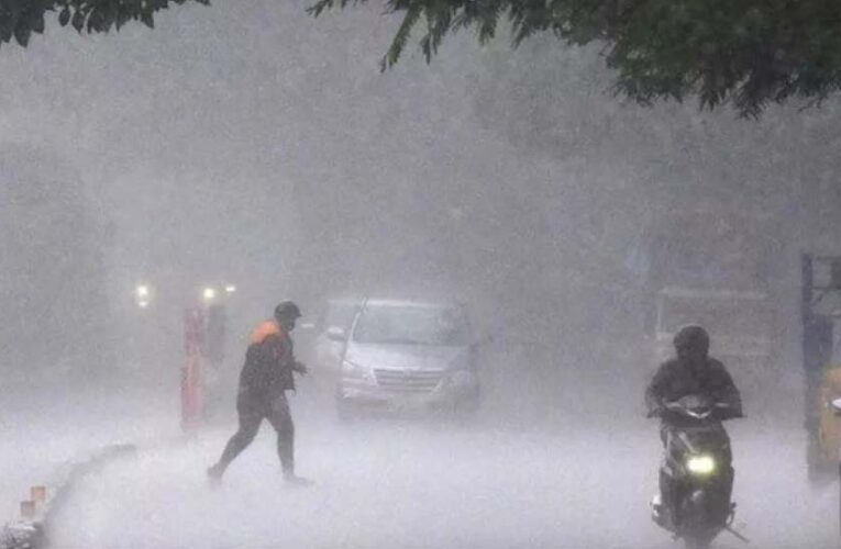 IMD अलर्ट: अप्रैल के पहले हफ्ते में गिर सकता है तापमान, कश्मीर से केरल तक बारिश और बर्फबारी का पूर्वानुमान