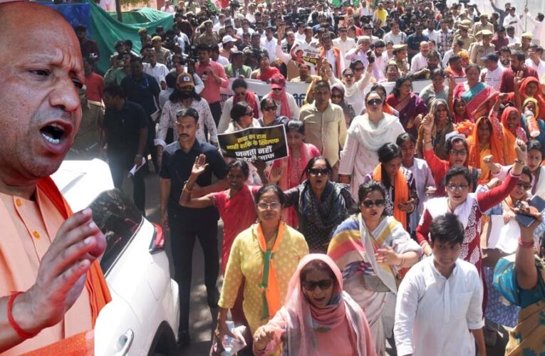 महिला अधिकार के लिए सड़क पर उतरे मुख्यमंत्री योगी आदित्यनाथ