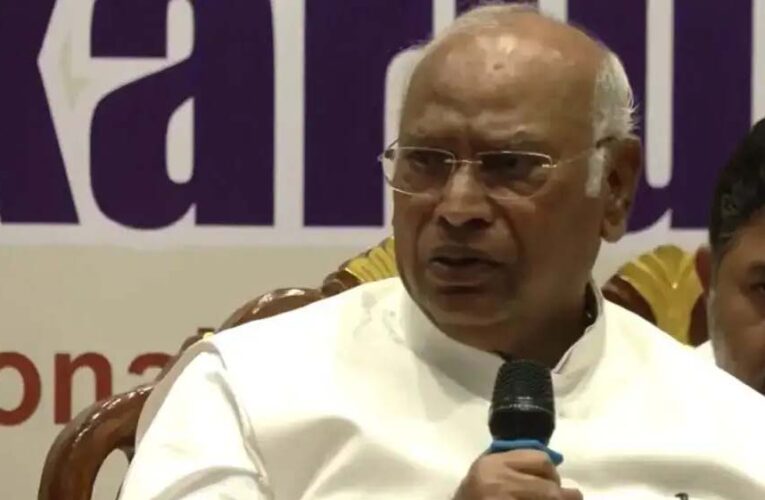 कांग्रेस अध्यक्ष खड़गे ने PM मोदी को बताया ‘आतंकवादी’, बाद में दी सफाई