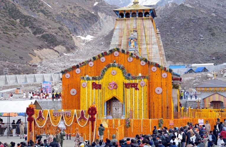 केदारनाथ यात्रा: आज सुबह 8 बजे खुलेगा केदारनाथ धाम के कपाट, भक्तों का उमड़ा भारी हुजूम