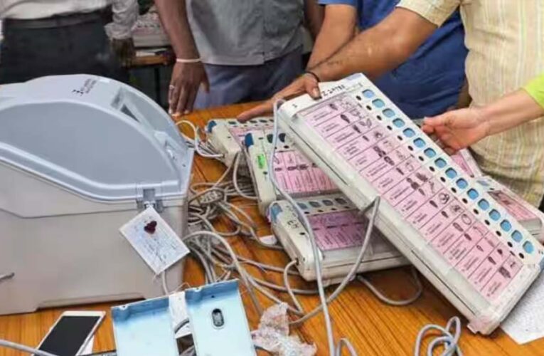 EVM के बटन पर गोंद या परफ्यूम लगाने पर होगी सख्त कार्रवाई, बंगाल चुनाव से पहले EC का अलर्ट