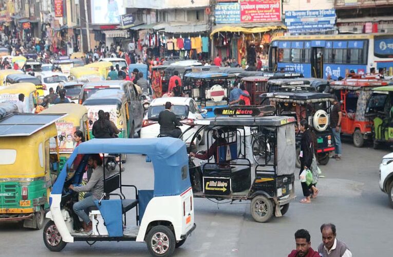 इंदौर में 6 हजार से ज्यादा ई-रिक्शाओं के रजिस्ट्रेशन, जोन अनुसार कलर करवा रहे संचालक, नई व्यवस्था शुरू होगी