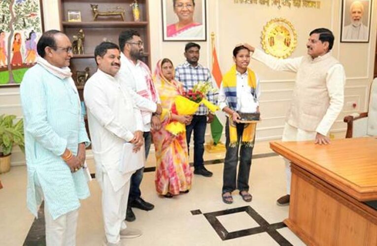 दसवीं बोर्ड टॉपर कु. प्रतिभा सोलंकी को प्रोत्साहनस्वरूप मिलेंगे एक लाख रुपये : मुख्यमंत्री डॉ. यादव